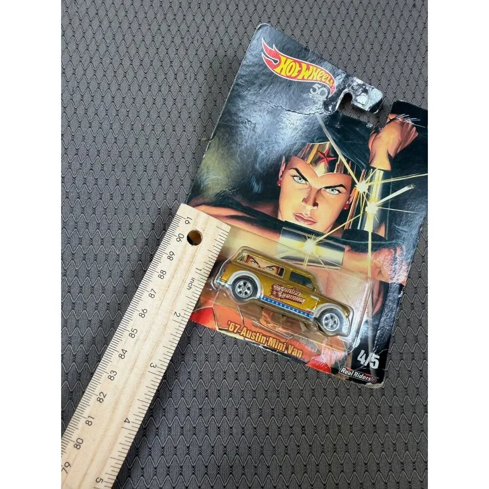 Hot Wheels Pop Culture DC Comics Wonder Woman 1967 Austin Mini Van Gold Sealed